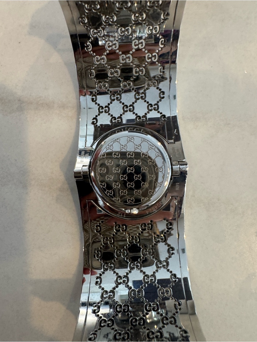 Gucci 112 Twirl Stainless Steel Bangle Watch/Swiss Made/ New Battery - Picture 2 of 5